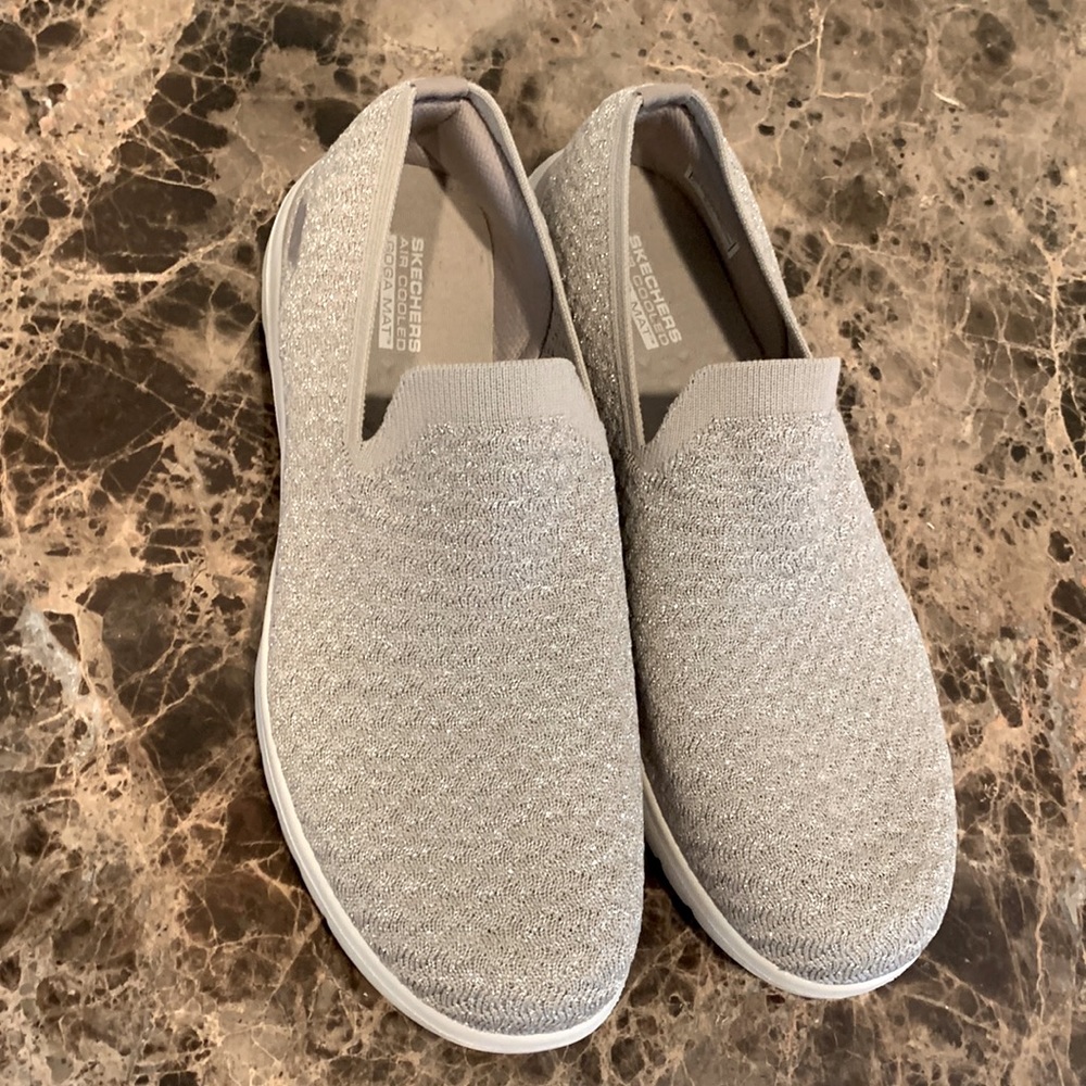 NWOT Skechers Tan Sparkle Air Cooled Slip Ons US 9